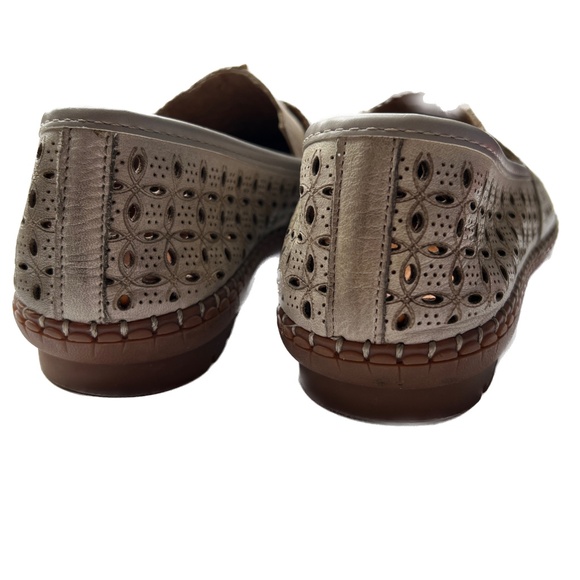 Volks Walkers Shoes Perforated Leather Slip on Flat Size 40 US 9 Colour Stone - Picture 5 of 9